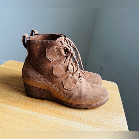 Sorel Women's Evie Wedge Suede Lace-Up Ankle Size 8.5 - Picture 1 of 6